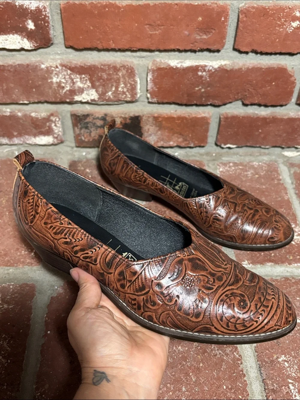 Vintage Tic Tac Toes Embossed Tooled Leather Floral Detail Made in USA Size 9